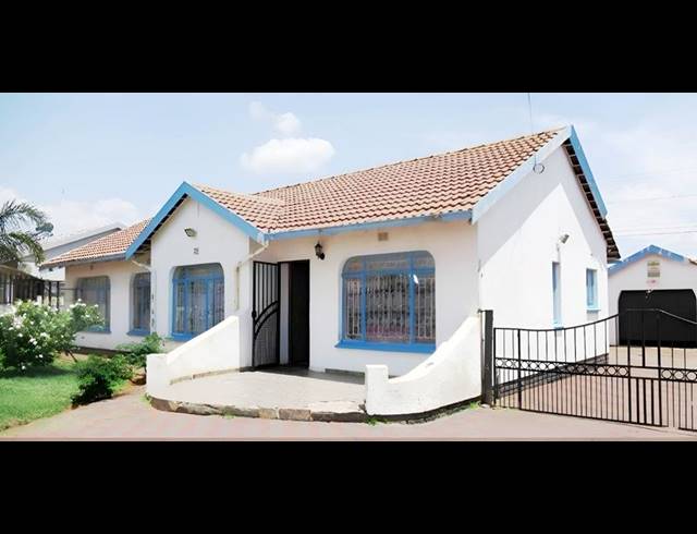 4 BEDROOM HOUSE FOR SALE IN LENASIA SOUTH